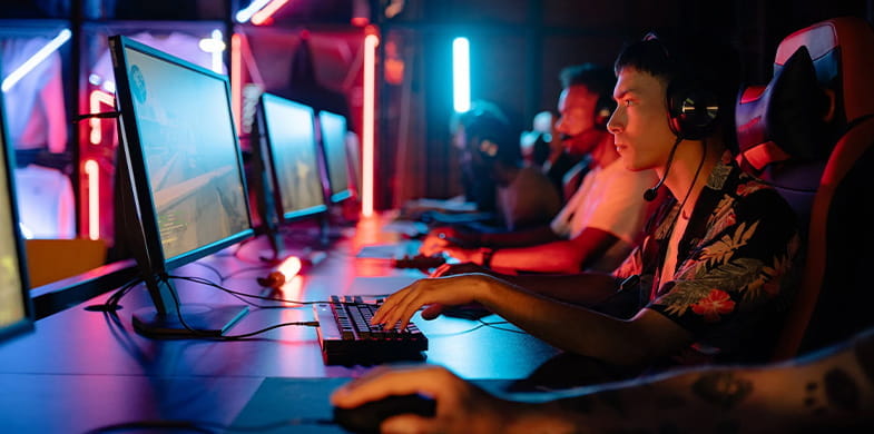 Meciul unei echipe profesioniste de Esports